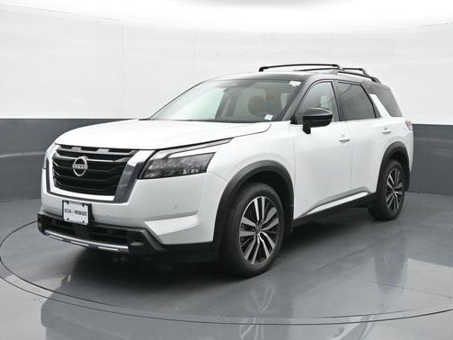 2025 Nissan Pathfinder Platinum 4WD