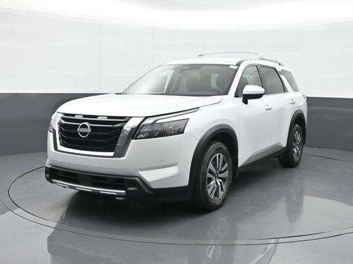 2025 Nissan Pathfinder SL 4WD