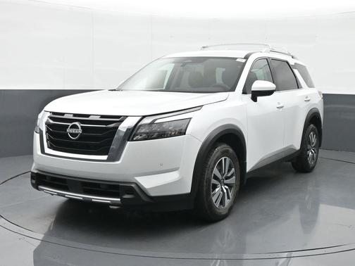2025 Nissan Pathfinder SL 4WD