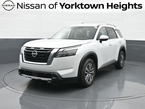 2025 Nissan Pathfinder SL 4WD