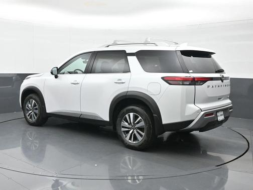 2025 Nissan Pathfinder SL 4WD