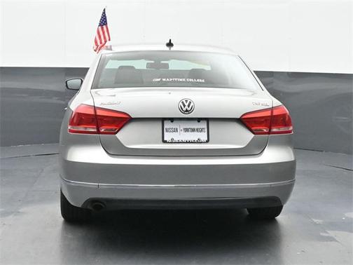 2014 Volkswagen Passat 1.8T Auto SEL Premium