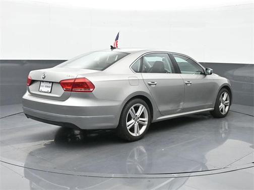 2014 Volkswagen Passat 1.8T Auto SEL Premium