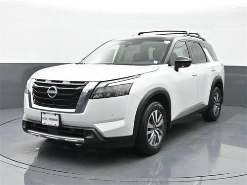 2025 Nissan Pathfinder SL 4WD