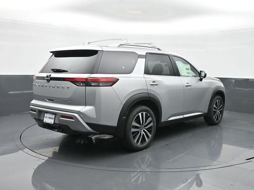 2025 Nissan Pathfinder Platinum 4WD