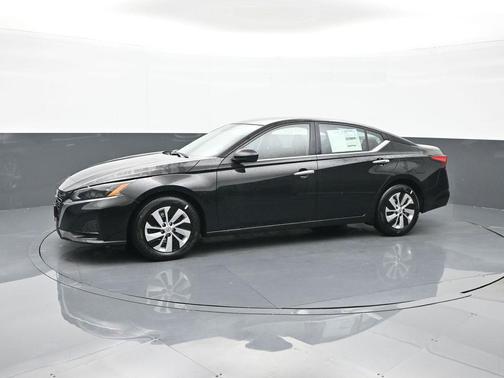 2025 Nissan Altima S FWD