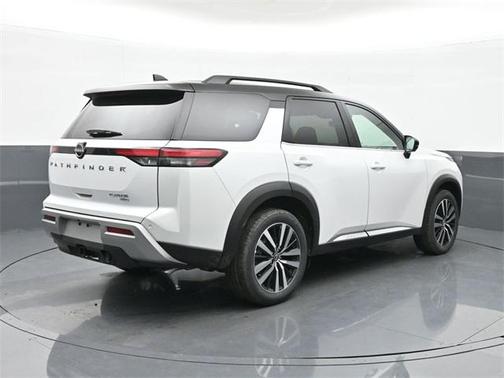 2025 Nissan Pathfinder Platinum 4WD