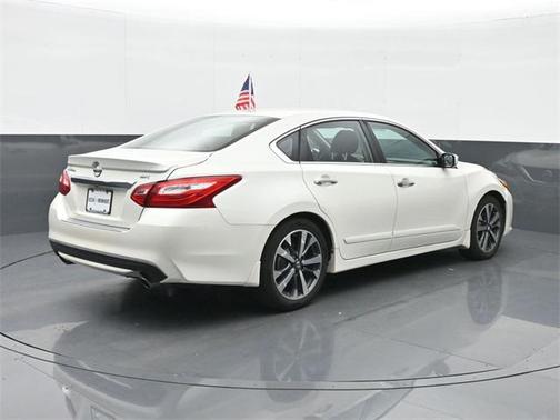 2016 Nissan Altima 2.5 SR