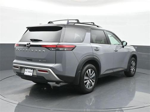 2022 Nissan Pathfinder SL 4WD