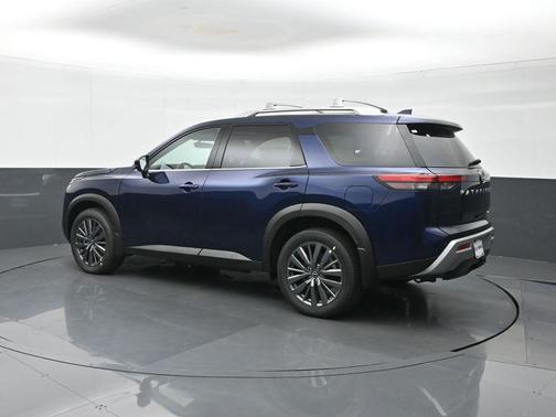 2025 Nissan Pathfinder SL 4WD