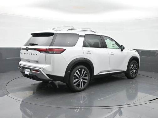 2025 Nissan Pathfinder Platinum 4WD