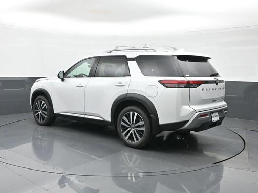 2025 Nissan Pathfinder Platinum 4WD