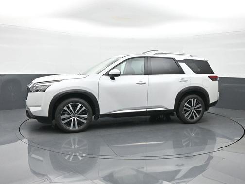 2025 Nissan Pathfinder Platinum 4WD