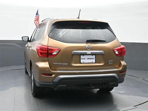 2017 Nissan Pathfinder SL