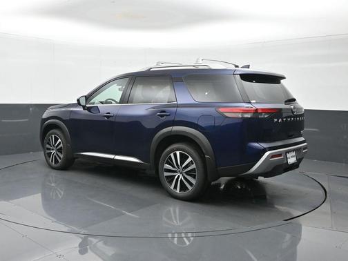 2025 Nissan Pathfinder Platinum 4WD