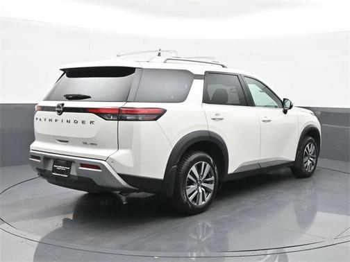 2022 Nissan Pathfinder SL 4WD