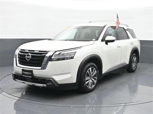 2022 Nissan Pathfinder SL 4WD