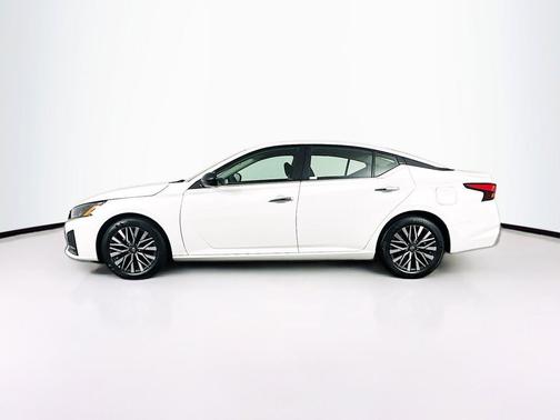Glacier White 2025 Nissan Altima SV FWD