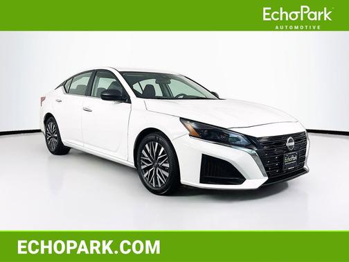 Glacier White 2025 Nissan Altima SV FWD