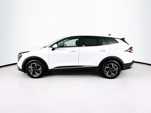 Glacial White Pearl 2025 Kia Sportage LX