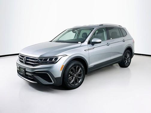 Pyrite Silver Metallic 2023 Volkswagen Tiguan 2.0T SE 4MOTION