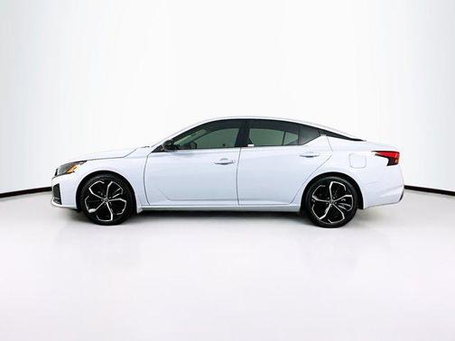 2023 Nissan Altima SR FWD