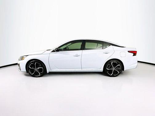 2023 Nissan Altima SR FWD