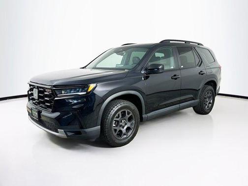Crystal Black Pearl 2023 Honda Pilot AWD TrailSport