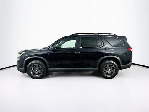 Crystal Black Pearl 2023 Honda Pilot AWD TrailSport
