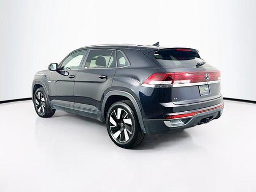 Deep Black Pearl 2025 Volkswagen Atlas Cross Sport 2.0T SE w/Technology 4MOTION