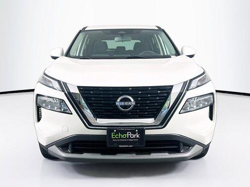 Pearl White Tricoat 2023 Nissan Rogue SV