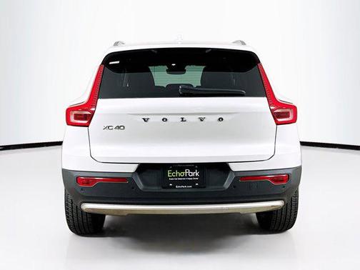 2025 Volvo XC40 B5 Core Bright Theme