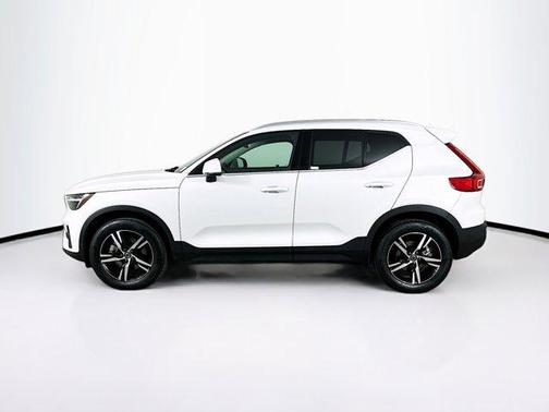 2025 Volvo XC40 B5 Core Bright Theme