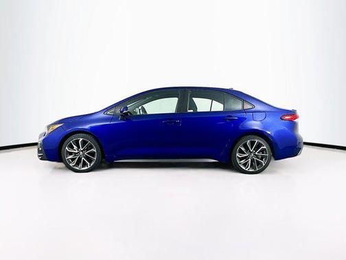 Blue Crush Metallic w/Black Sand Pearl Roof 2021 Toyota Corolla SE