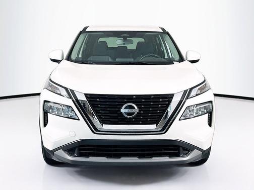 Pearl White Tricoat 2023 Nissan Rogue SV