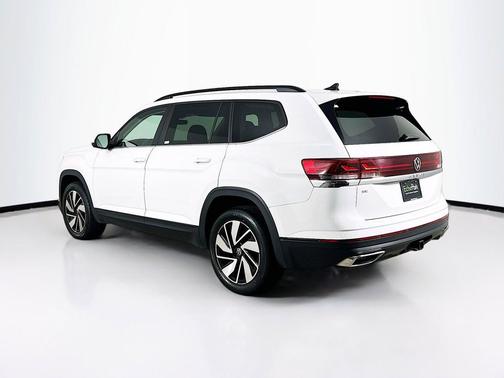 Pure White 2025 Volkswagen Atlas 2.0T SE w/Technology