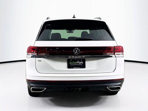 Pure White 2025 Volkswagen Atlas 2.0T SE w/Technology