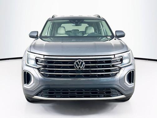 Platinum Gray Metallic 2024 Volkswagen Atlas 2.0T SE