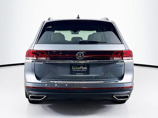 Platinum Gray Metallic 2024 Volkswagen Atlas 2.0T SE