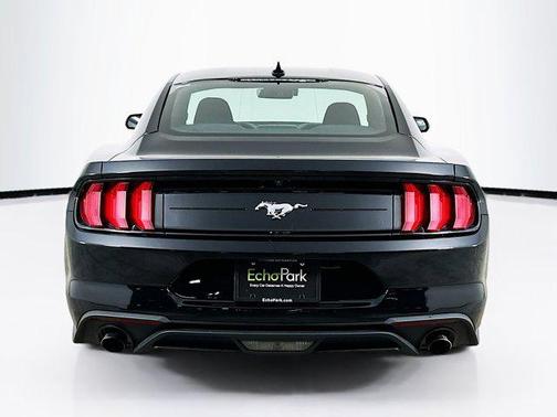 2022 Ford Mustang EcoBoost