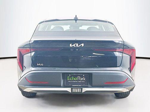 Aurora Black Pearl 2025 Kia K4 LXS