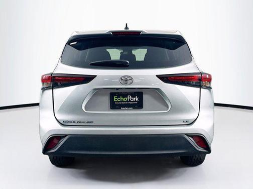Celestial Silver Metallic 2025 Toyota Highlander LE