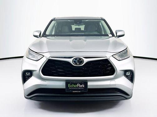 Celestial Silver Metallic 2025 Toyota Highlander LE