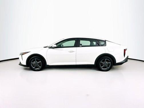 Snow White Pearl 2025 Kia K4 LXS