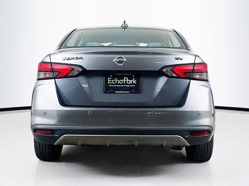 Gun Metallic 2020 Nissan Versa 1.6 SV