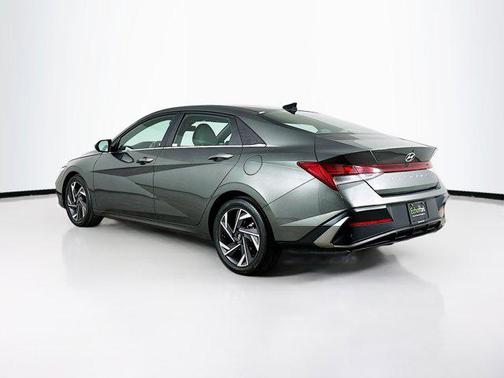 2025 Hyundai ELANTRA SEL