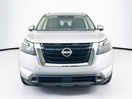 2025 Nissan Pathfinder SV FWD