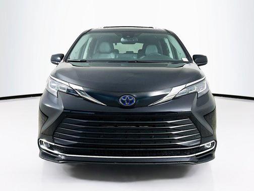2022 Toyota Sienna XLE 7 Passenger