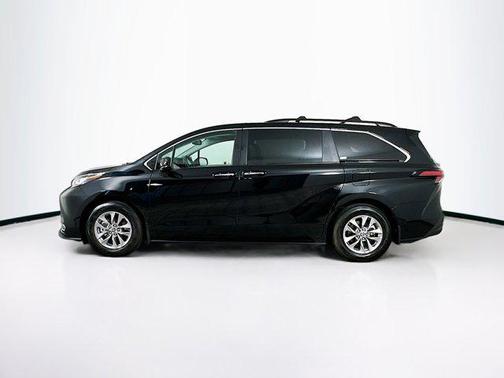 2022 Toyota Sienna XLE 7 Passenger
