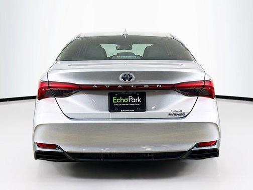 2019 Toyota Avalon Hybrid XLE